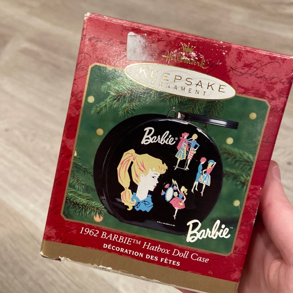 Hallmark 2000 Vintage 1962 Barbie Hatbox Doll Case Ornament